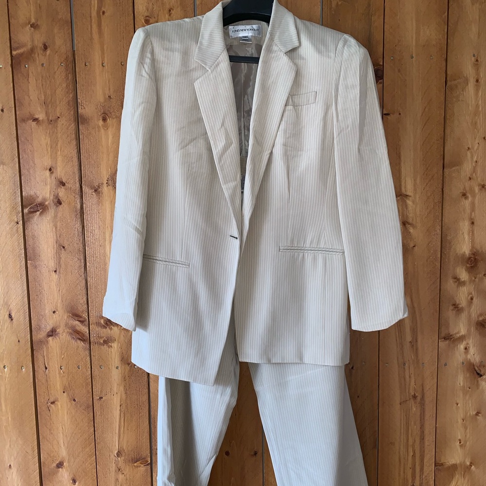 Jones New York pant suit
